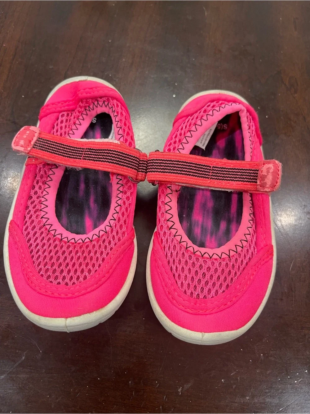 Girl's Casual Beach Shoes Color Pink Closure Hook & Loop Round Toe Shape 5/6.